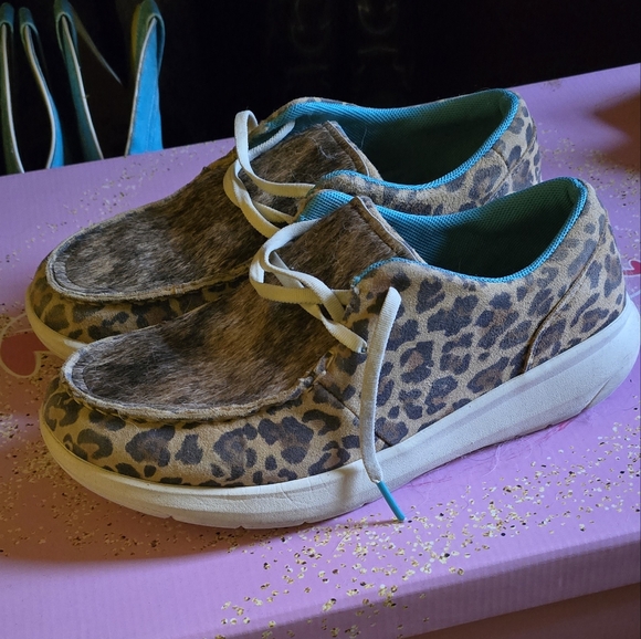 Ariat Hilo leopard print shoes with hair on cowhide - Picture 3 of 5